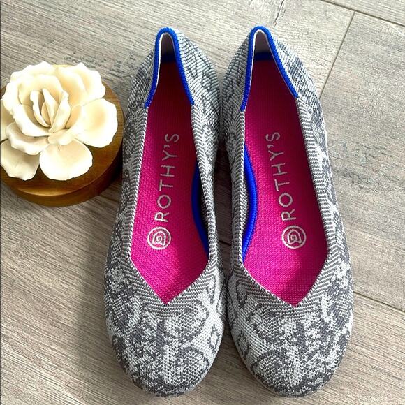 Rothy's Shoes - Rothy's round toe size 5 Gray Stone Snake Women's flat Shoes